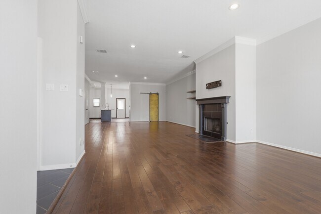Foto del edificio - 9419 Stonehouse Ln