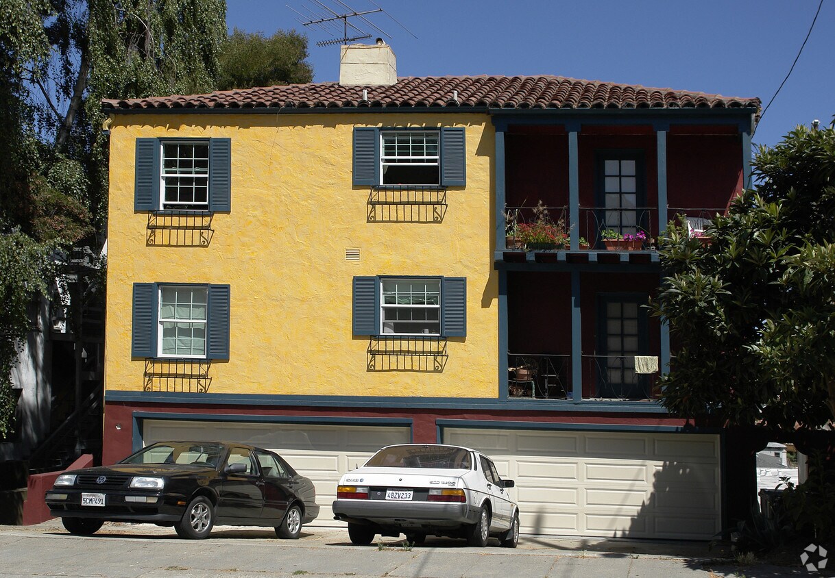 Primary Photo - 2403-2411 Ivy Dr