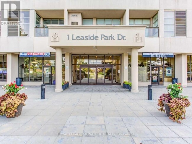 Building Photo - 1 Leaside Park Dr