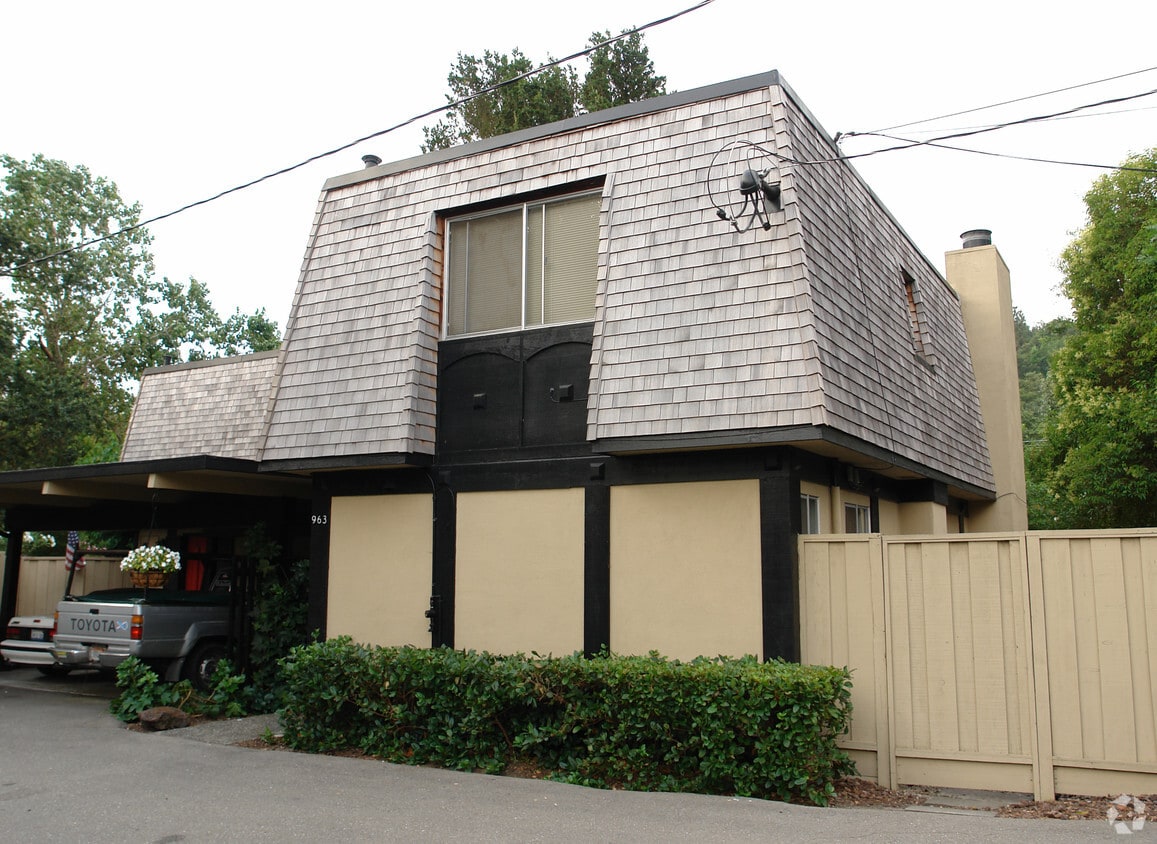 Building Photo - 963 Almanor Ct