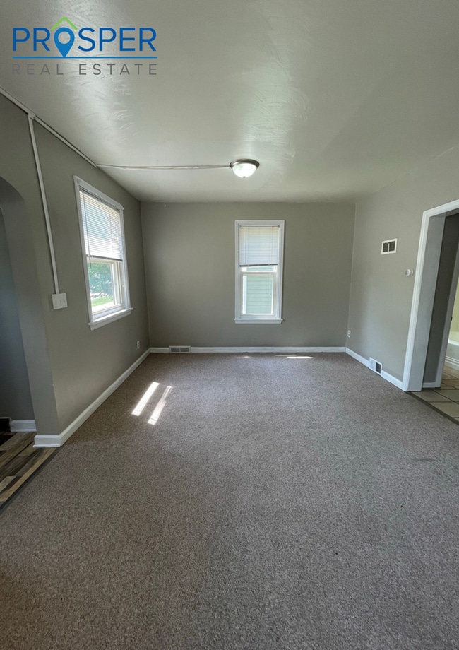 Building Photo - 606 Menomonie St
