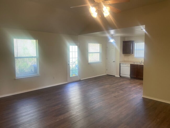 Building Photo - 3 BEDROOM, BELTON ISD