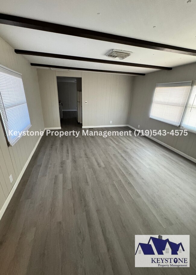 Foto del edificio - Spacious 2 Bed / 2 Bath Home with Oversized Garage & Updates Throughout $1200/$1200