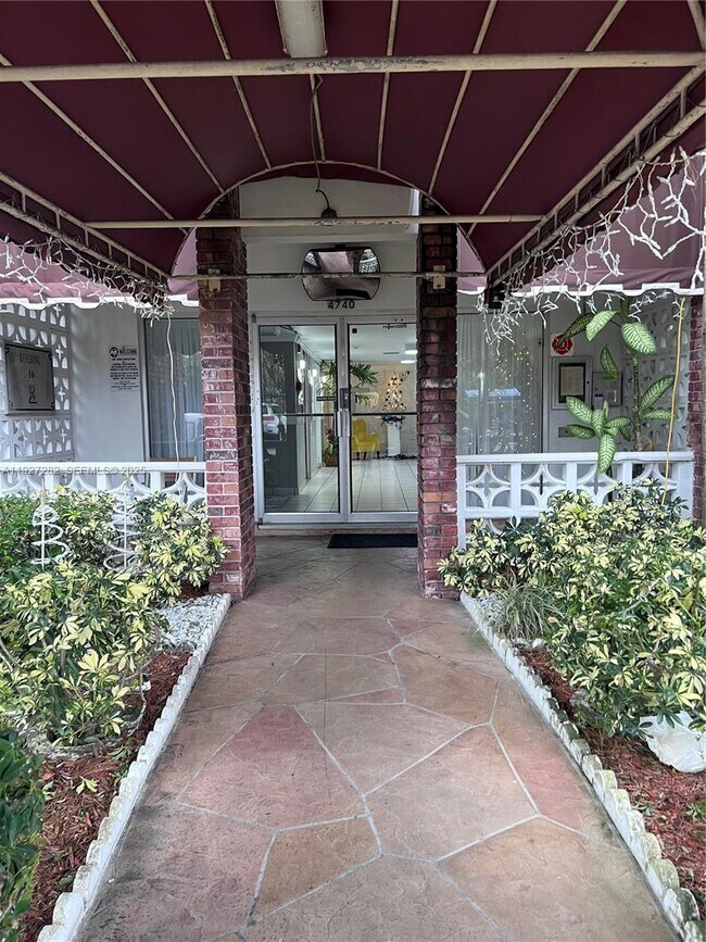 Foto del edificio - 4740 NW 21st St