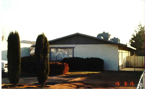 Foto del edificio - 15945 Sago Rd