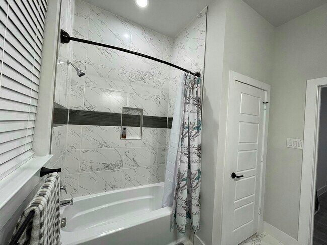 Building Photo - 804 Green Castle Drive, Unit 1