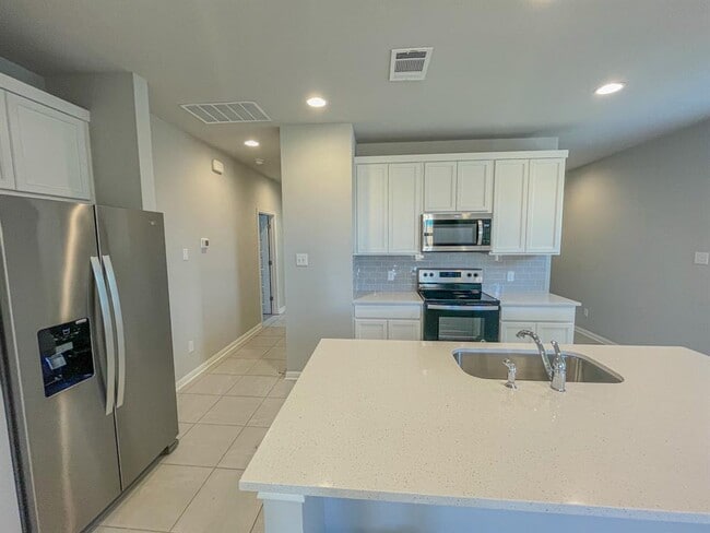 Building Photo - 465 Unforgiven Ln