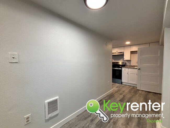 Building Photo - Cozy & Private 2Bed/1Bath Apartment with S...
