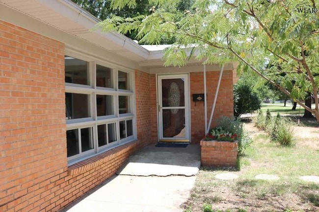 Building Photo - 4703 Nursery St