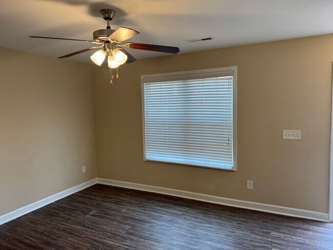 Foto del edificio - Nice Town Home near hospital in Concord.