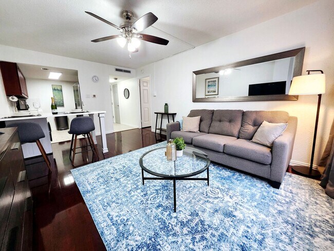 Foto del edificio - Modern Downtown Living with Comfort, Security & Style