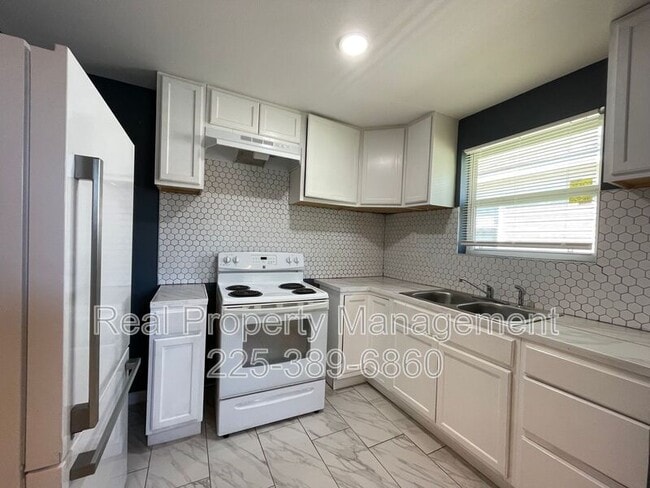 Photo - 1935 Fairchild St Apartment