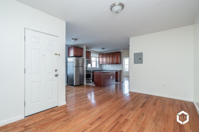 Foto del edificio - 2 bedroom in BROOKLYN NY 11218