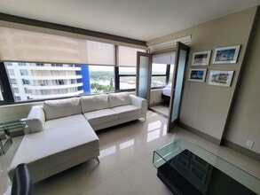 Building Photo - 5225 Collins Ave