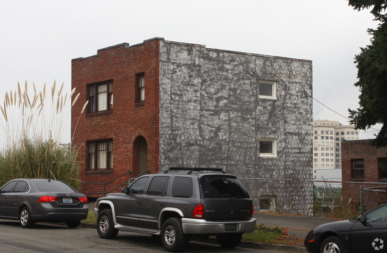 Building Photo - 1313 S Fawcett Ave