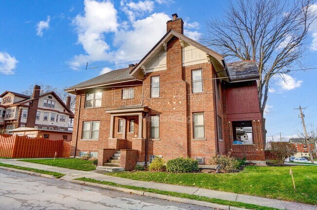 Foto del edificio - 2881 Observatory Ave