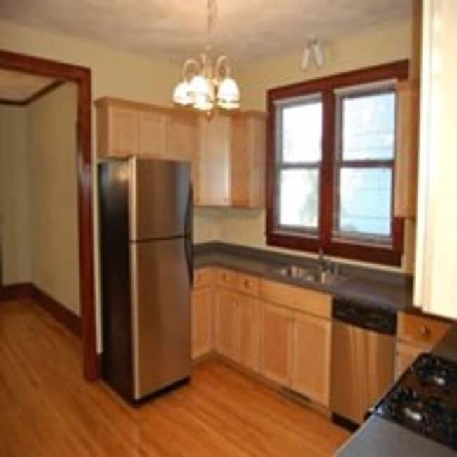 Building Photo - 209 N Few St