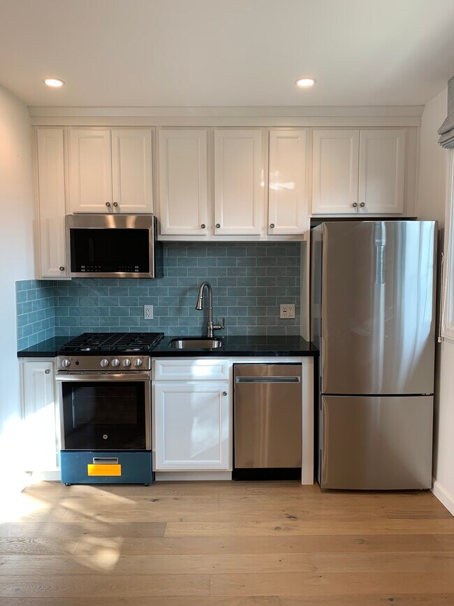 Kithenette - 14953 Valleyheart Dr