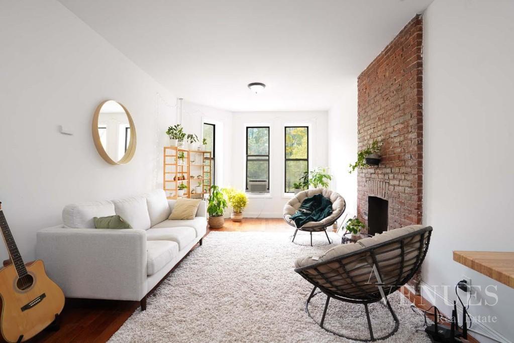Primary Photo - INCREDIBLE 1BR – PRIME SAINT NICHOLAS – BR...