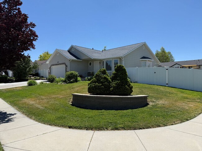 Foto del edificio - Beautiful 5 bedroom home!