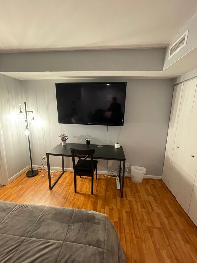 Foto del edificio - 1243 Cedars Ct