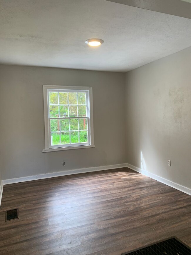 Building Photo - HUD Friendly 3 Bed 1 Bath 39206