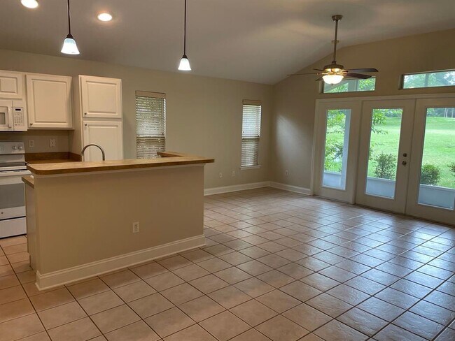 Foto del edificio - 6422 NW 109th Pl