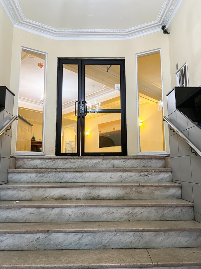 Photo - 6051 Boulevard E Townhome