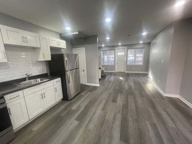 Foto del edificio - Newly Renovated 3 Bedroom Home Available F...