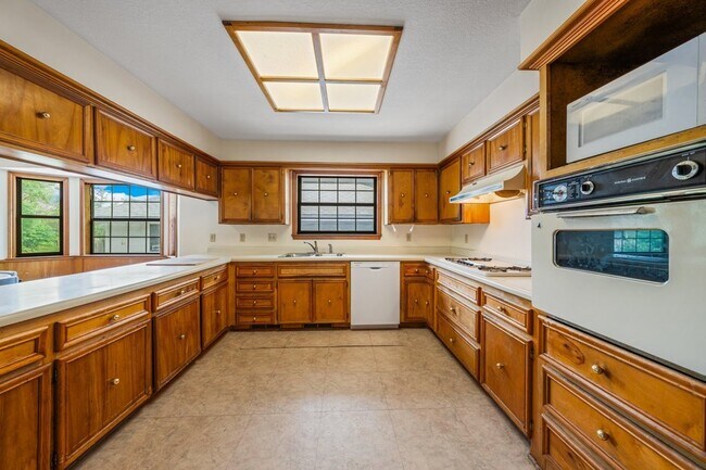Foto del edificio - 290 Lazy Creek Rd