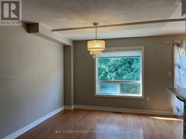 Building Photo - 355 Ravineview Way