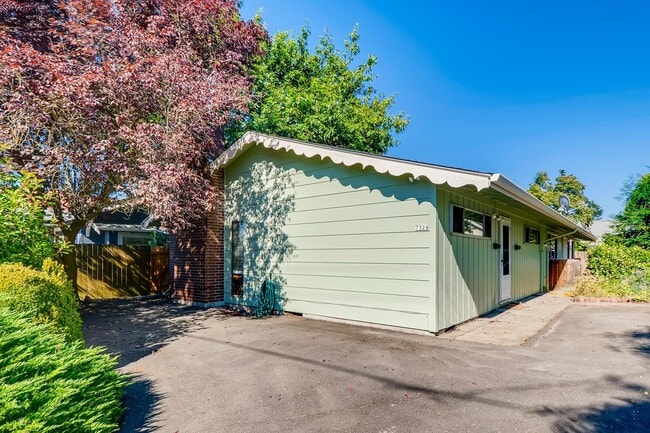 Photo - 7326 N Greeley Ave (Portland, OR) Apartment