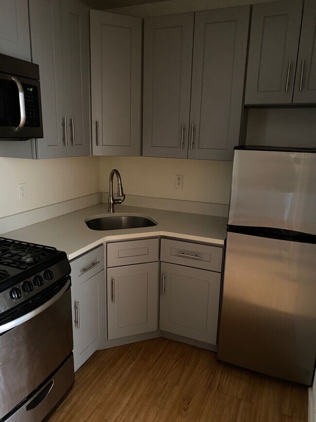 Building Photo - 328 W 45th St