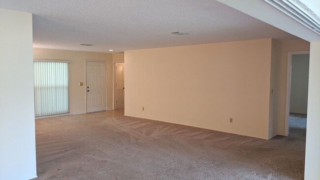 Building Photo - Incredibly Spacious Villa