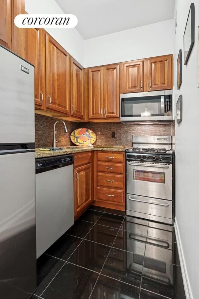 Building Photo - 114 E 27th St