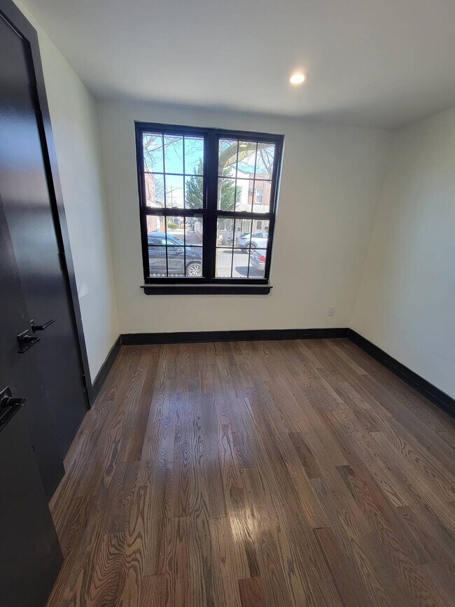 Foto del edificio - 2736 E 21st St