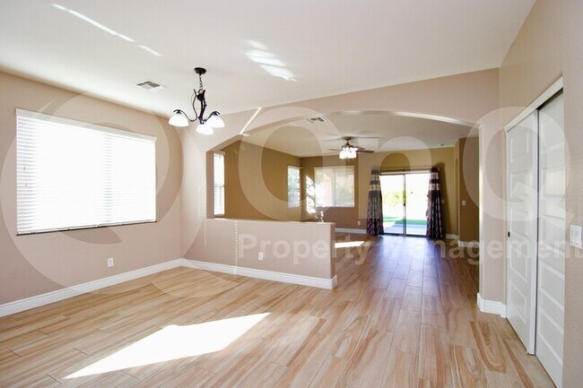 Building Photo - 4018 E Expedition Way
