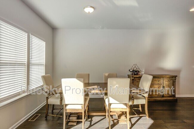Foto del edificio - 822 Oval Park Ln