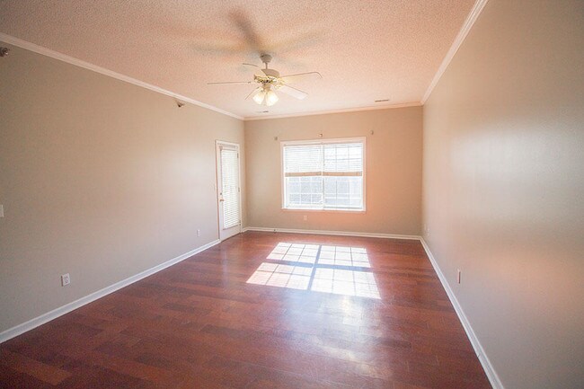 Building Photo - 3800 Saddlebrook Pl