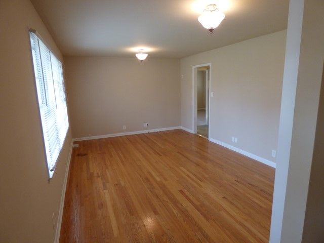 Building Photo - All Brick 3BR Home with Fenced Back Yard