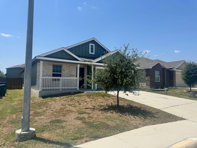 Foto del edificio - Move-In Ready Modern Home with Open Layout...