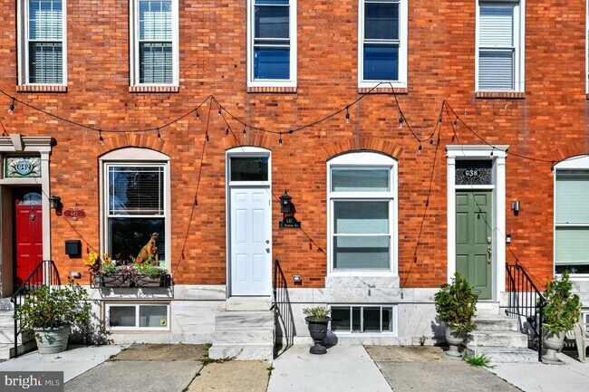 Building Photo - 640 S Kenwood Ave