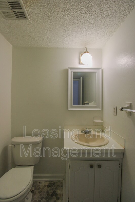 Building Photo - 926 Blackrail Ct