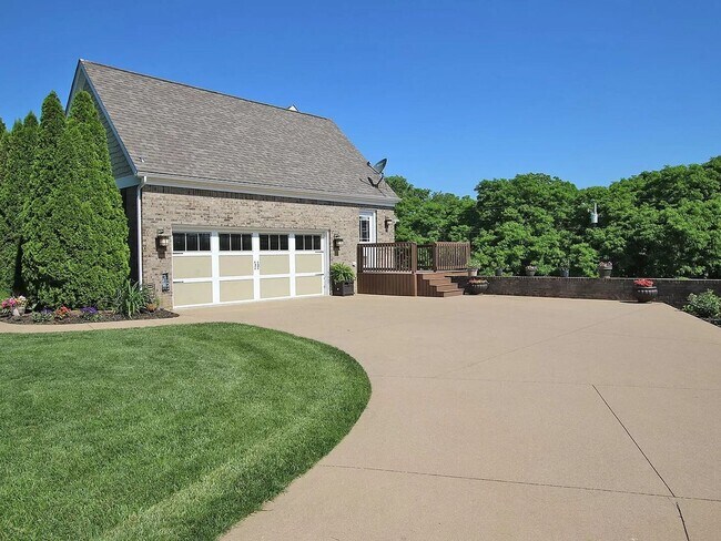 Building Photo - 4 Bedroom Single Family Home in Midway