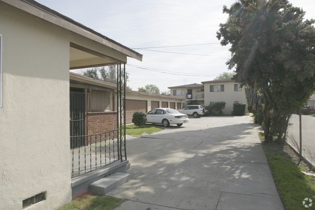 Building Photo - 1424 S Greenwood Ave