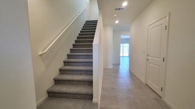 Foto del edificio - 5-Bed, 3-Bath Home in Spectrum Falls