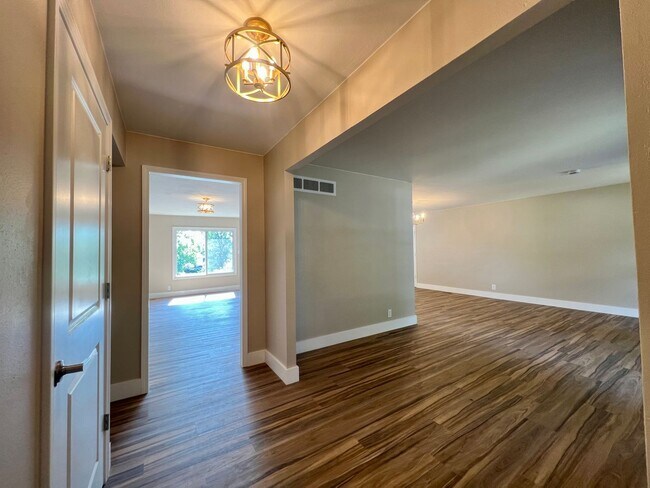 Building Photo - 1200 Auber Dr