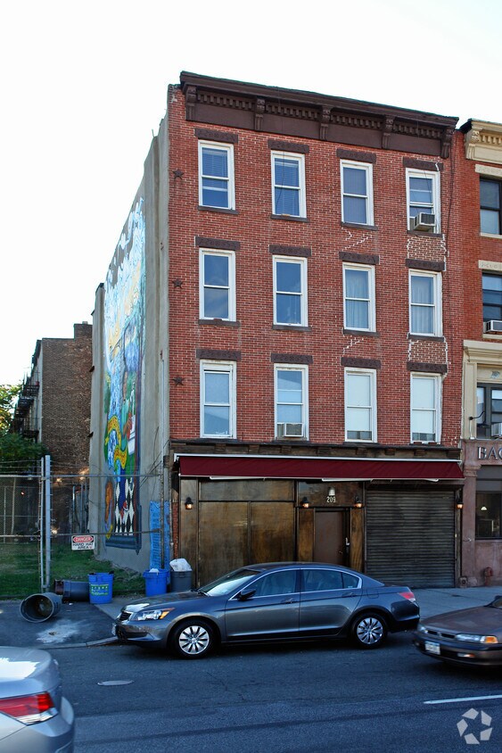 Building Photo - 209 4th Ave