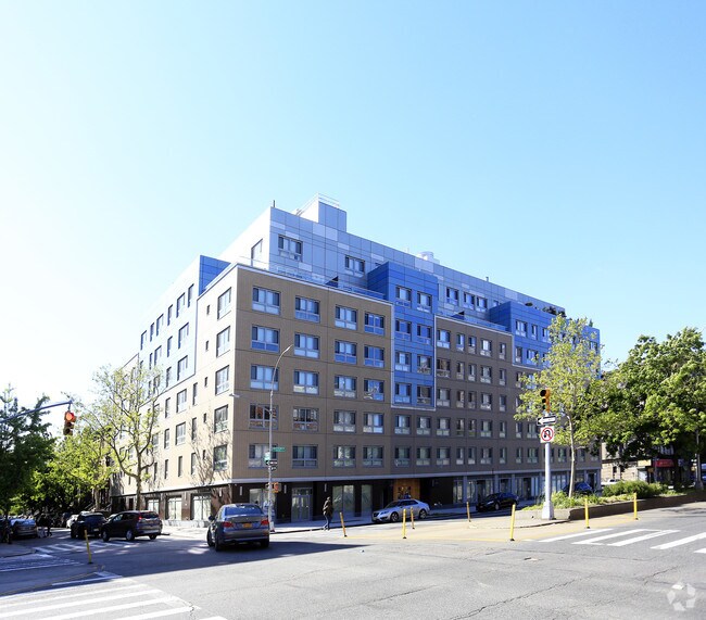 Building Photo - Aurum