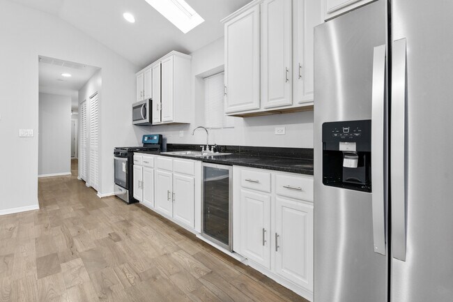 Building Photo - 5314 S Kenneth Ave